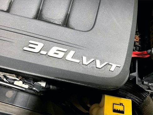 Used 2018 Dodge Grand Caravan SXT w/ Blacktop Package image 25