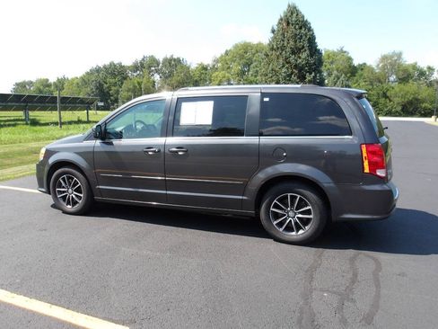 Used 2017 Dodge Grand Caravan SXT FWD image 11
