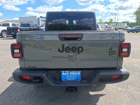 Used 2022 Jeep Gladiator Sport AWD/4WD image 5
