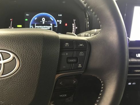 Used 2025 Toyota Camry SE FWD image 19