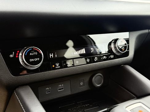 Used 2025 Mitsubishi Outlander SE image 19