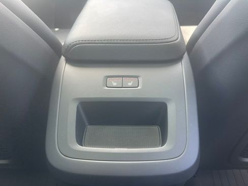 Used 2024 Volvo XC60 B5 Core AWD/4WD image 12