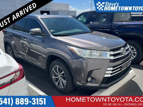 Used 2019 Toyota Highlander XLE AWD/4WD image 1