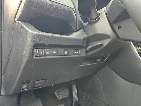 Used 2025 Toyota RAV4 SE image 21
