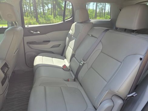 Used 2020 GMC Acadia SLT w/ Trailering Package FWD image 16