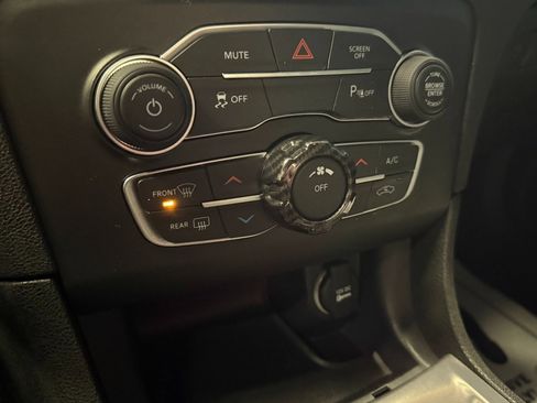 Used 2022 Dodge Charger SXT w/ Blacktop Package image 15