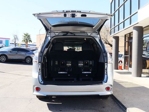 Used 2017 Toyota Sienna SE Premium image 22