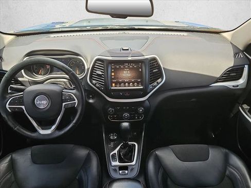 Used 2018 Jeep Cherokee Trailhawk w/ Comfort/Convenience Group AWD/4WD image 17