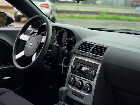 Used 2010 Dodge Challenger SE image 15