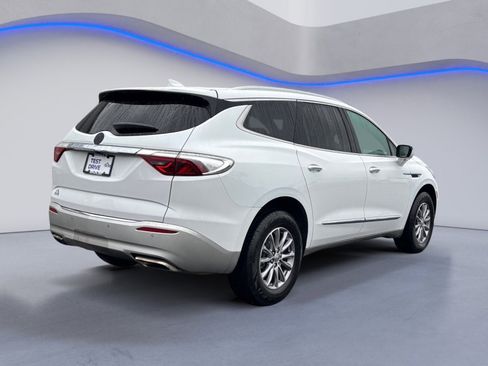 Used 2023 Buick Enclave Essence image 10