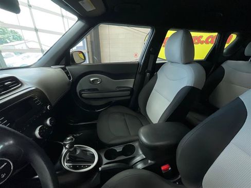 Used 2016 Kia Soul FWD image 12
