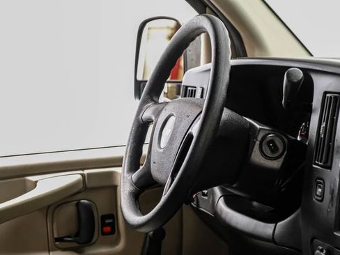 Used 2009 Chevrolet Express 1500 image 28