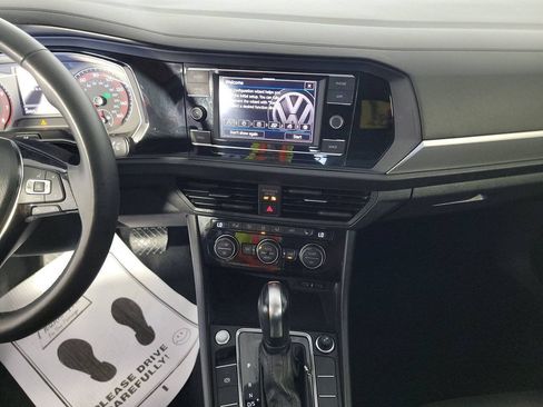 Used 2020 Volkswagen Jetta SE w/ SE Cold Weather Package FWD image 6