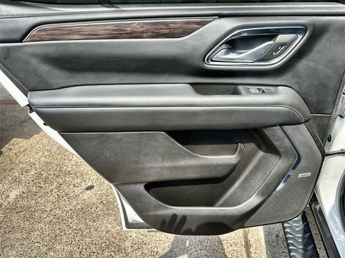 Used 2022 Chevrolet Tahoe Z71 w/ Luxury Package image 15