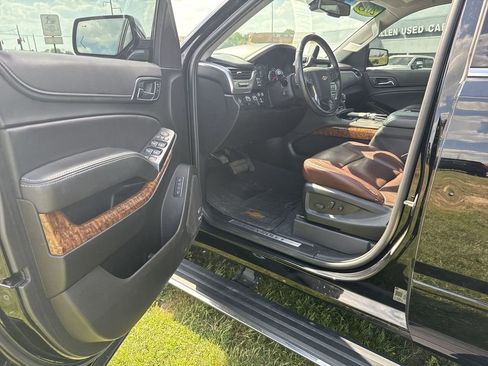 Used 2019 Chevrolet Suburban Premier w/ Premier Plus Edition AWD/4WD image 36
