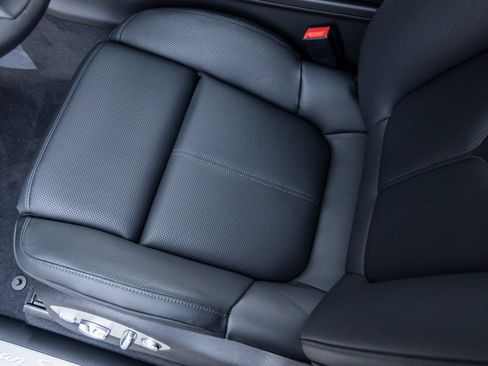 Certified 2025 Porsche Macan S image 26