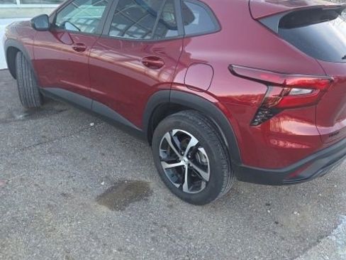 Used 2024 Chevrolet Trax RS w/ Driver Confidence Package image 2