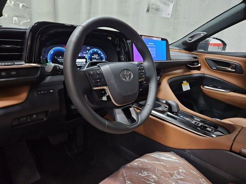 New 2025 Toyota Crown Signia image 13