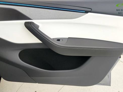 Used 2026 Tesla Model Y AWD image 33