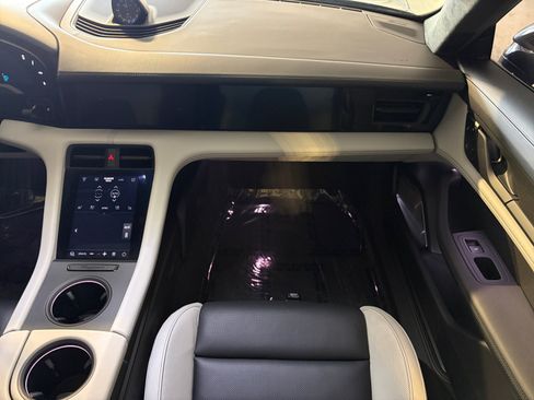Certified 2023 Porsche Taycan Cross Turismo AWD/4WD image 25