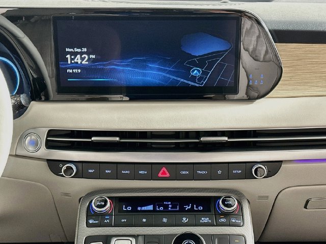 Used 2024 Hyundai Palisade Limited FWD image 16