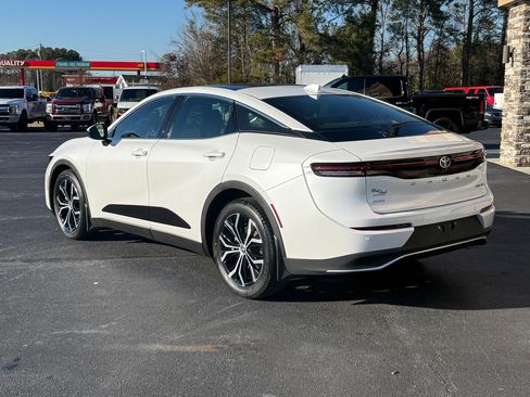 Used 2023 Toyota Crown XLE image 3