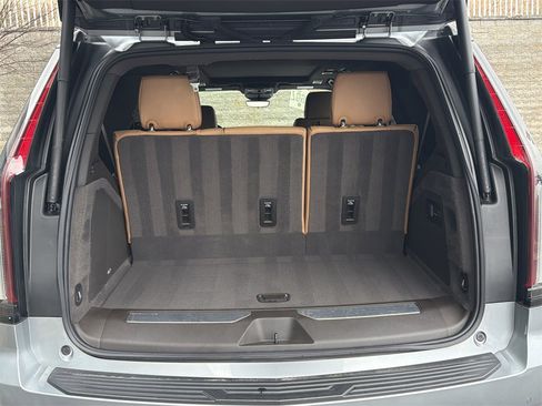 Certified 2024 Cadillac Escalade Sport w/ LPO, ONYX Package image 18