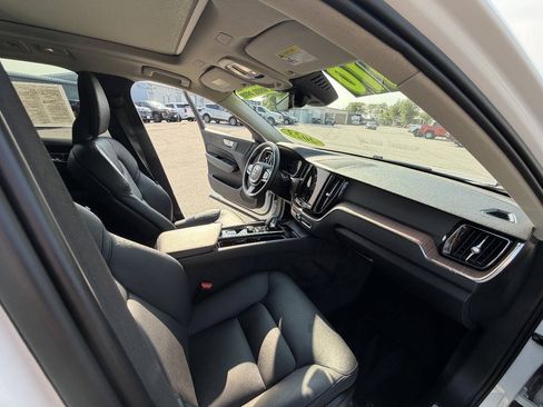 Used 2023 Volvo XC60 B5 Plus AWD/4WD image 10