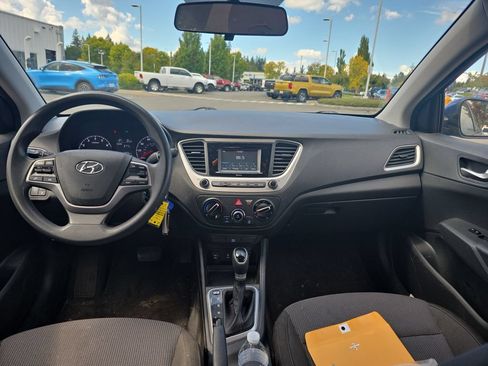 Used 2021 Hyundai Accent SE FWD image 5