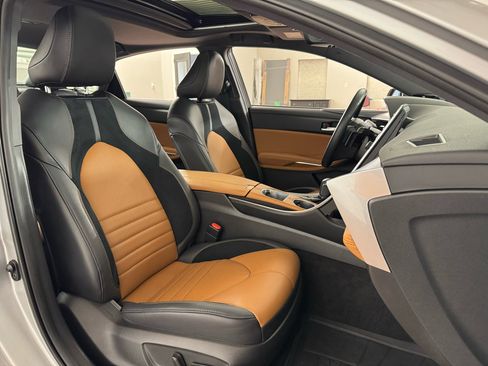 Used 2021 Toyota Avalon XSE image 39