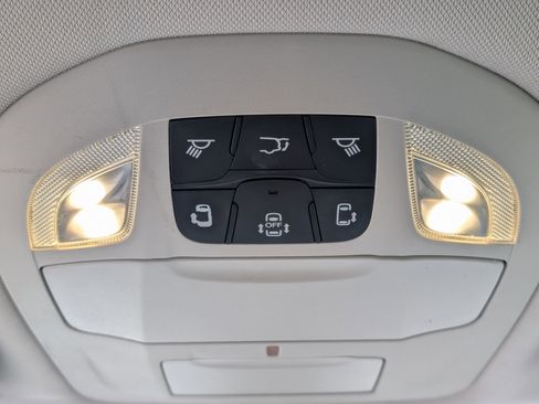 Used 2018 Chrysler Pacifica Touring-L image 29