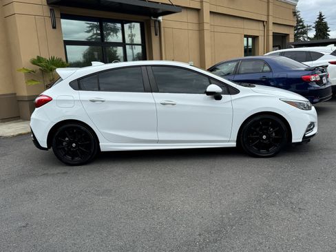 Used 2017 Chevrolet Cruze LT w/ Convenience Package FWD image 8