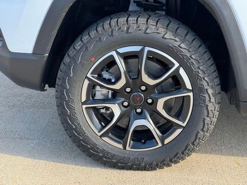 New 2026 Jeep Compass Trailhawk w/ Sun, Sound & Navigation Group AWD/4WD image 40