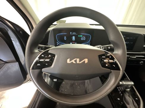 Certified 2025 Kia Niro LX image 19