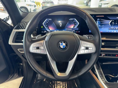 Used 2024 BMW X7 xDrive40i w/ Premium Package AWD/4WD image 23