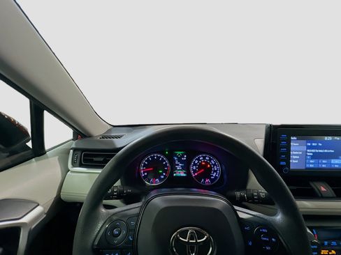 Used 2019 Toyota RAV4 XLE image 7