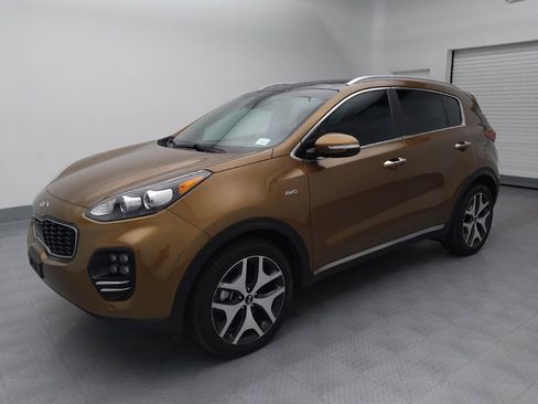 Used 2017 Kia Sportage SX image 2