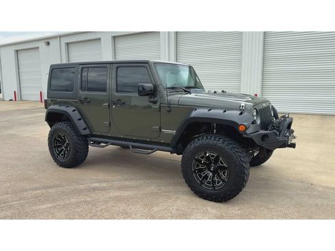 Used 2015 Jeep Wrangler Unlimited Rubicon w/ Dual Top Group AWD/4WD image 2