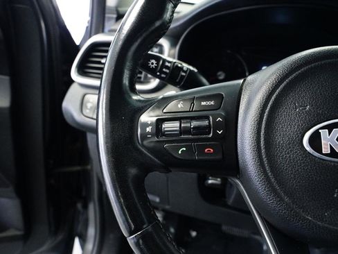 Used 2017 Kia Sorento EX image 16