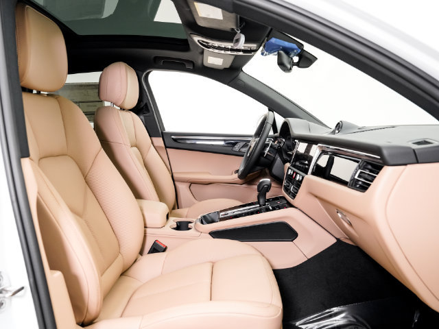 Certified 2026 Porsche Macan AWD/4WD image 23