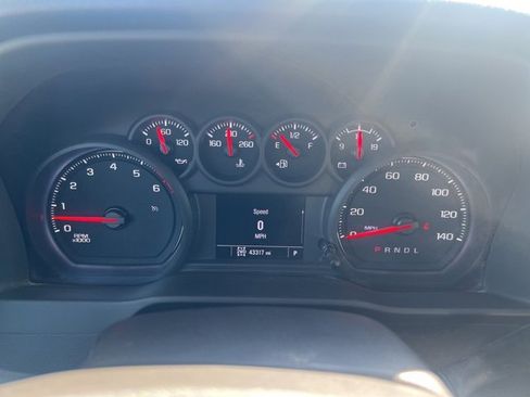 Used 2024 Chevrolet Silverado 2500 Custom w/ Custom Value Package image 14