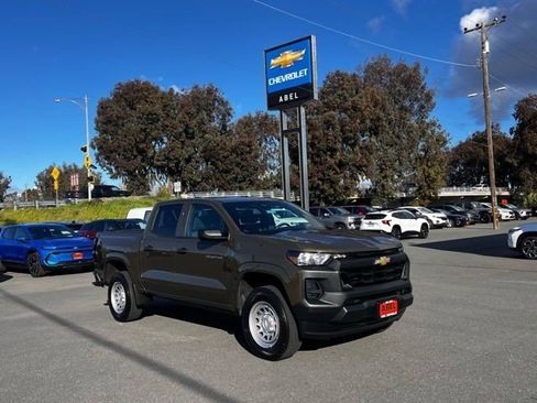 Certified 2024 Chevrolet Colorado W/T image 2