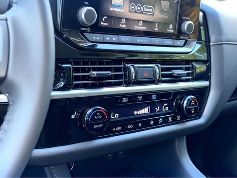 New 2025 Nissan Pathfinder SL w/ Lighting Package (N92) image 25