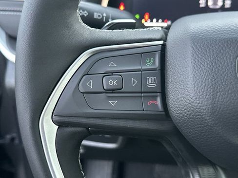 New 2025 Jeep Grand Cherokee Altitude image 22