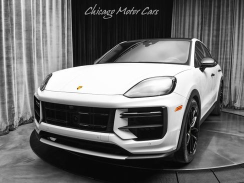 Used 2024 Porsche Cayenne Turbo GT AWD/4WD image 2