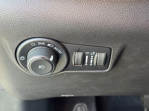 Used 2023 Jeep Compass Limited image 16