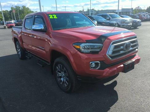 Used 2022 Toyota Tacoma Limited AWD/4WD image 2