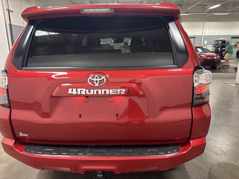 Used 2021 Toyota 4Runner SR5 AWD/4WD image 4