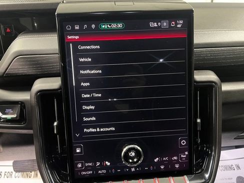 Used 2025 GMC Yukon AT4 Ultimate w/ LPO, Floor Liner Package AWD/4WD image 38