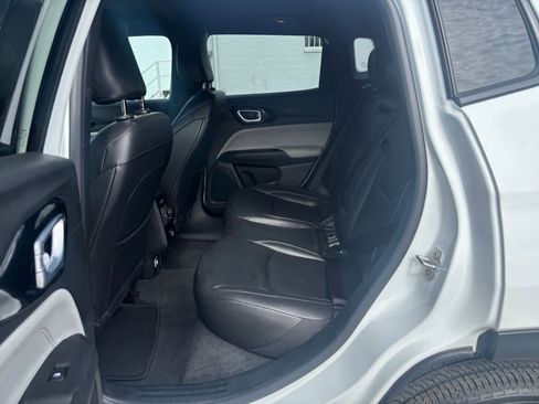 Used 2025 Jeep Compass Limited image 24